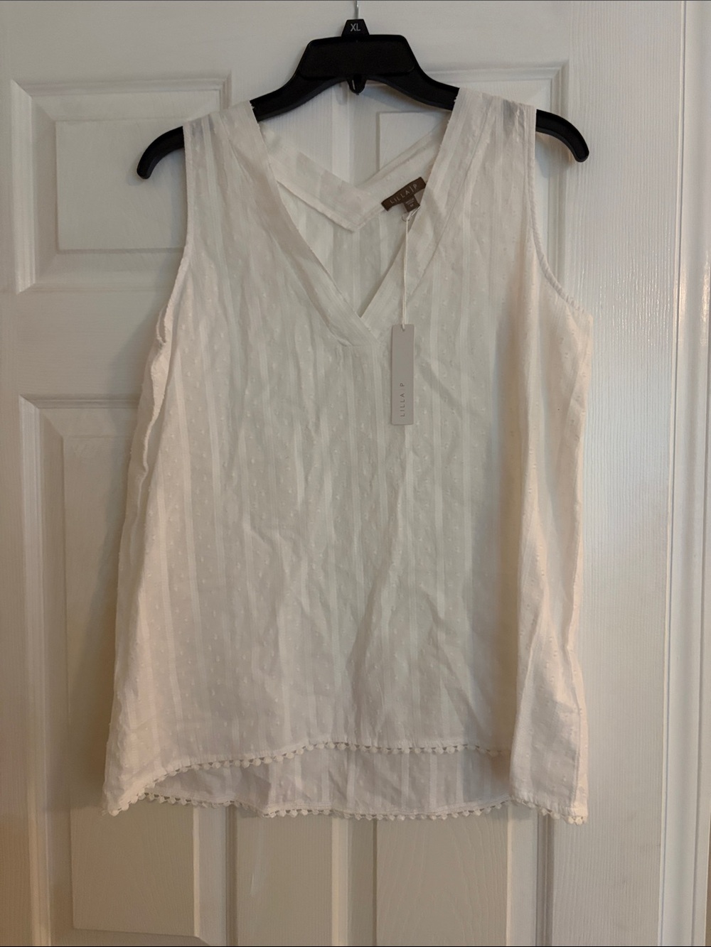 Lilla P White Sleeveless V-Neck Dot-Textured Blouse size medium